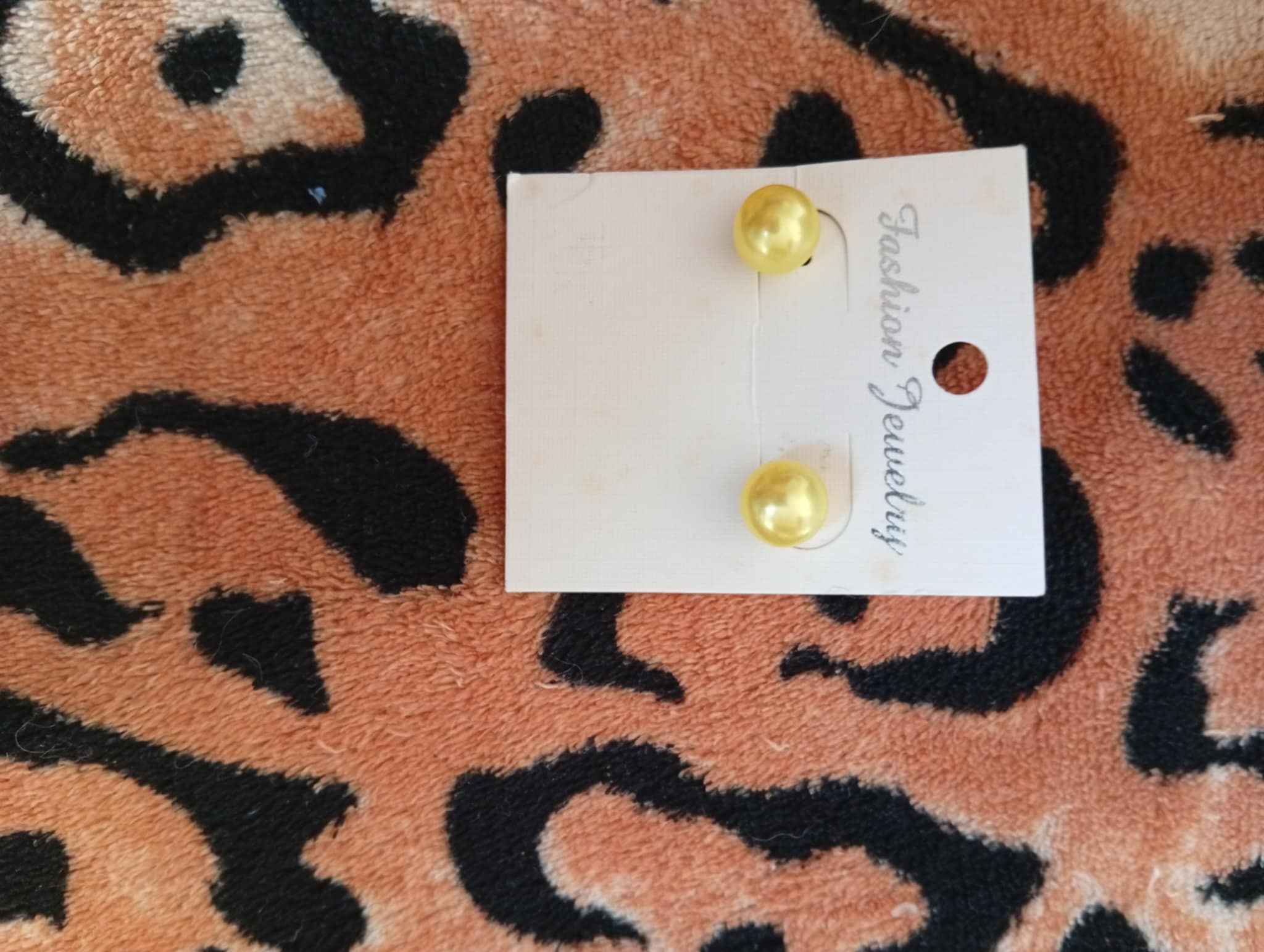Glossy Yellow Stud Earrings – Bright Everyday Pop