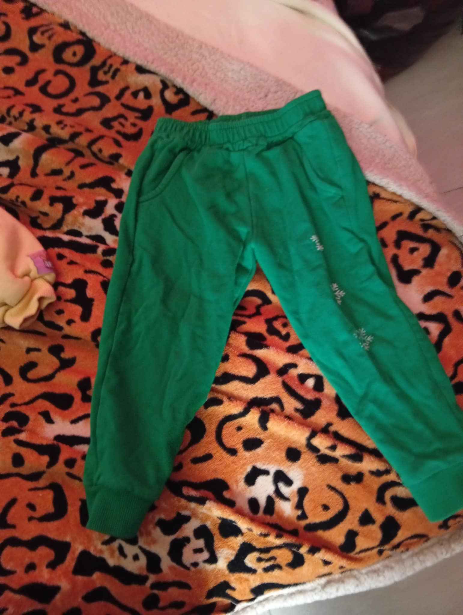 Soft Green Jogger Pants with Side Pockets – Kids