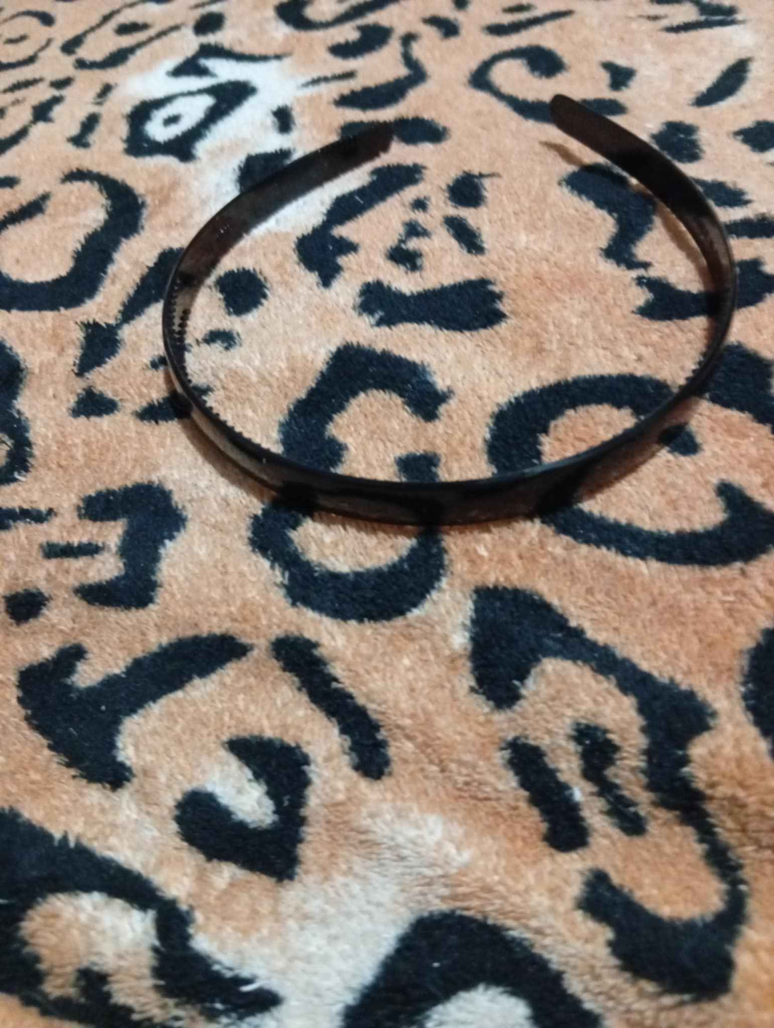 Classic Black Grip Headband – Everyday Hair Essential