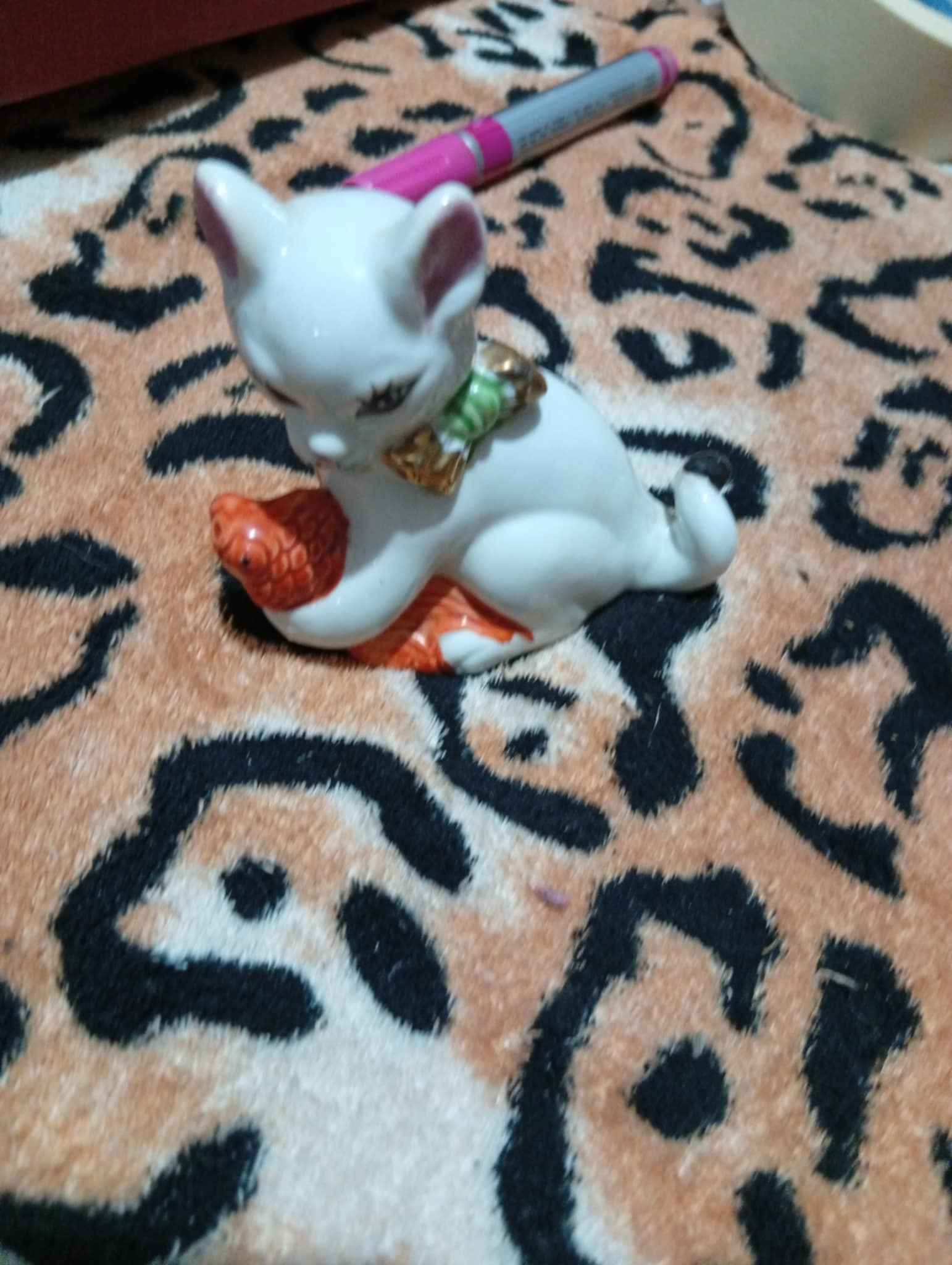 Lucky White Cat Figurine with Fish