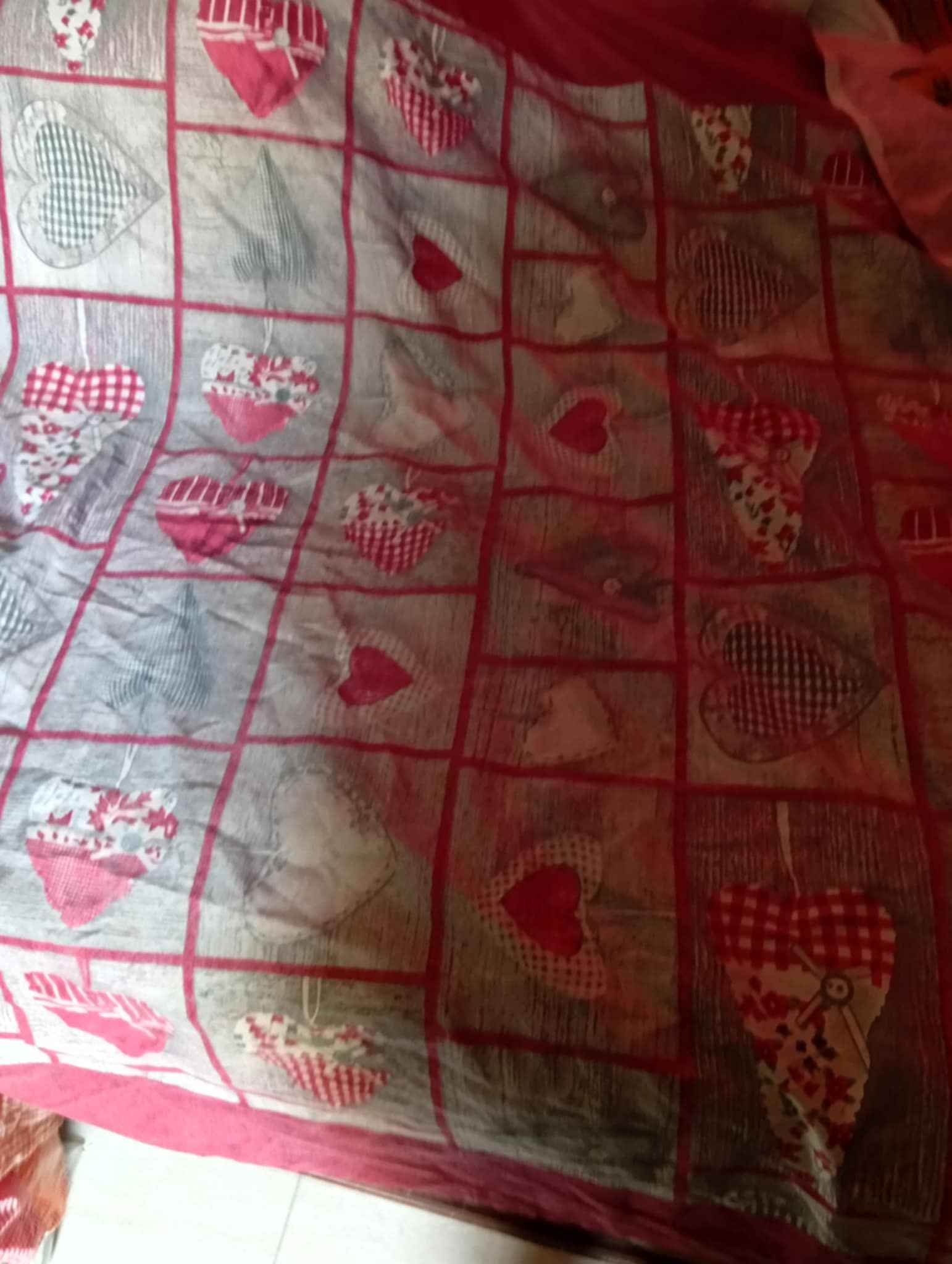 Rustic Heart‑Pattern Throw Blanket – Red & Grey Design