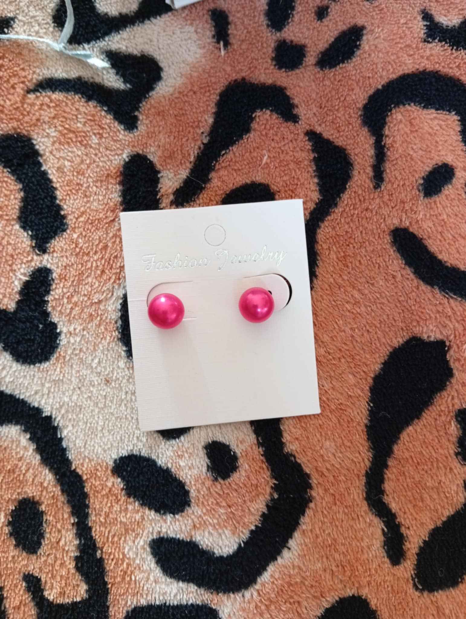 Glossy Pink Stud Earrings – Classic Everyday Shine