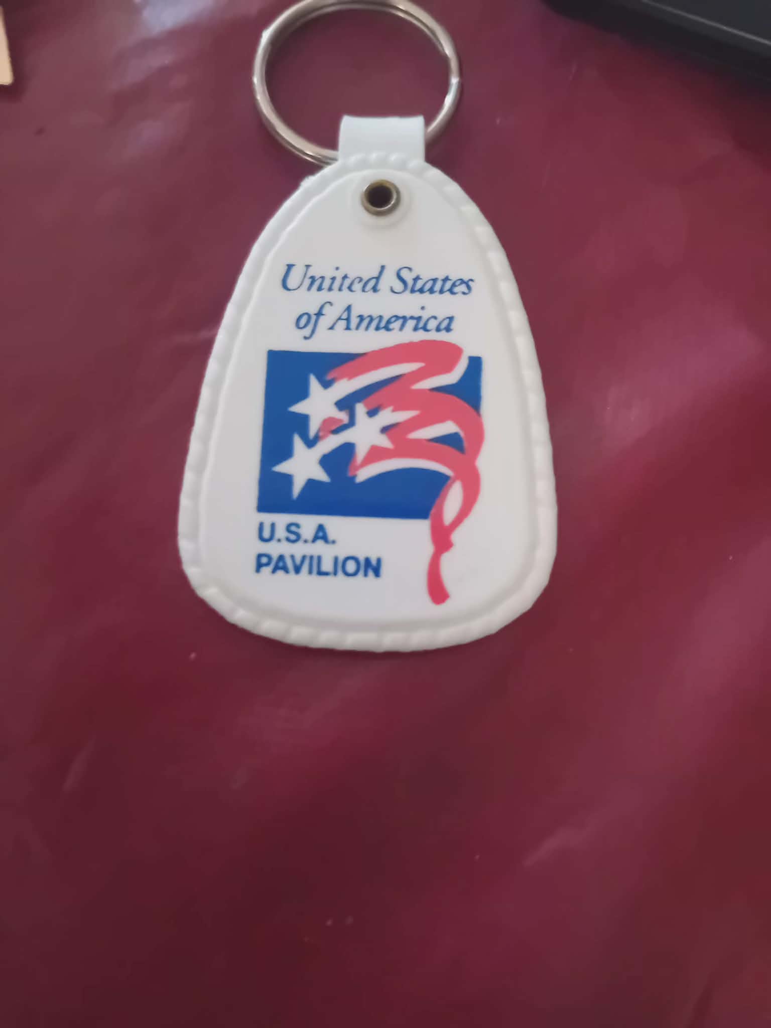 USA Pavilion Souvenir Keychain – Patriotic Stars &amp; Ribbon Design
