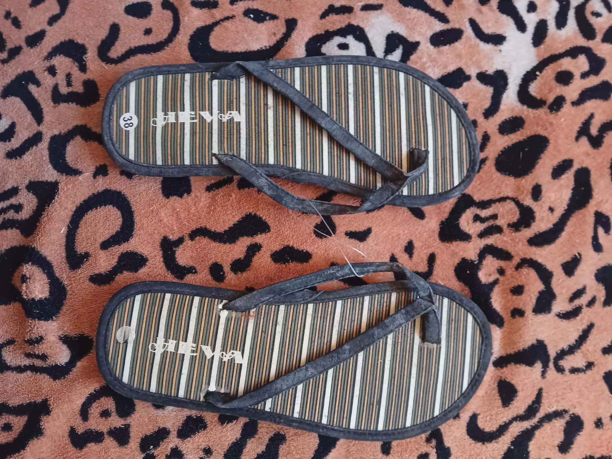 GENEVA Women’s Striped Flip‑Flops