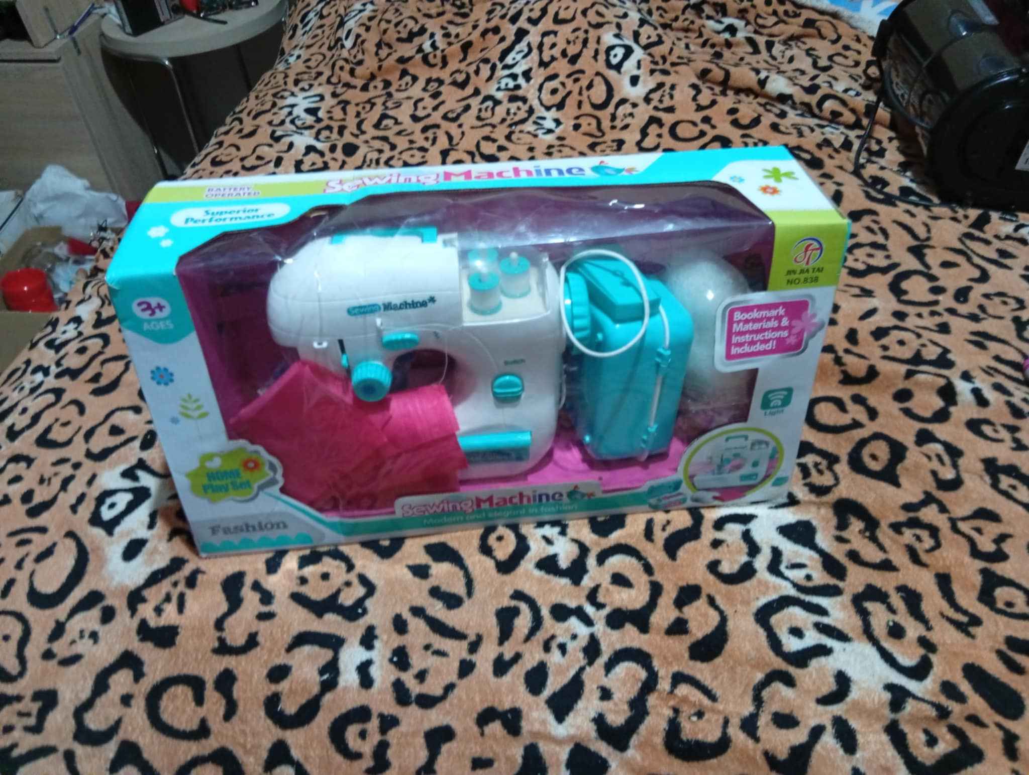 Kids Mini Sewing Machine Toy Set – Creative Fashion Play (Ages 3+)